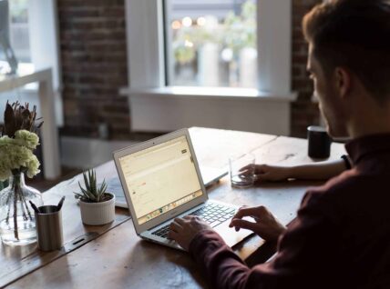 How To Manage a Distributed Team Efficiently?