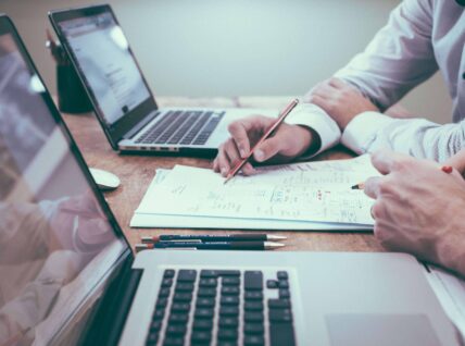 When should we use Gantt charts for project management?