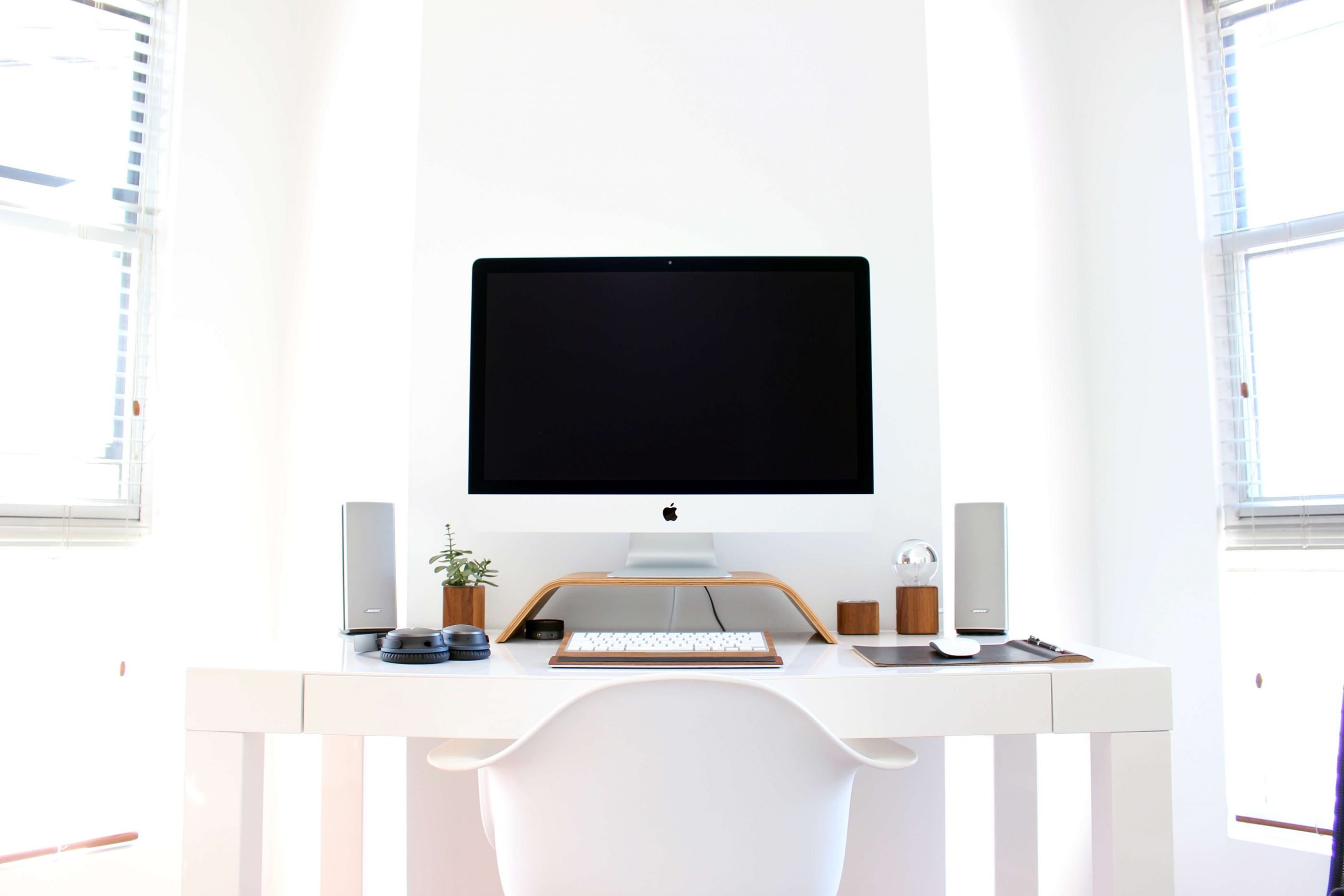 A clean desk can help you get back on track when you get distracted.